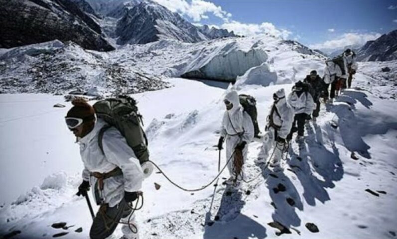 बर्फीले स्थानों पर "हिमवीर सूट" करेगा सेना के जवानों की सुरक्षा